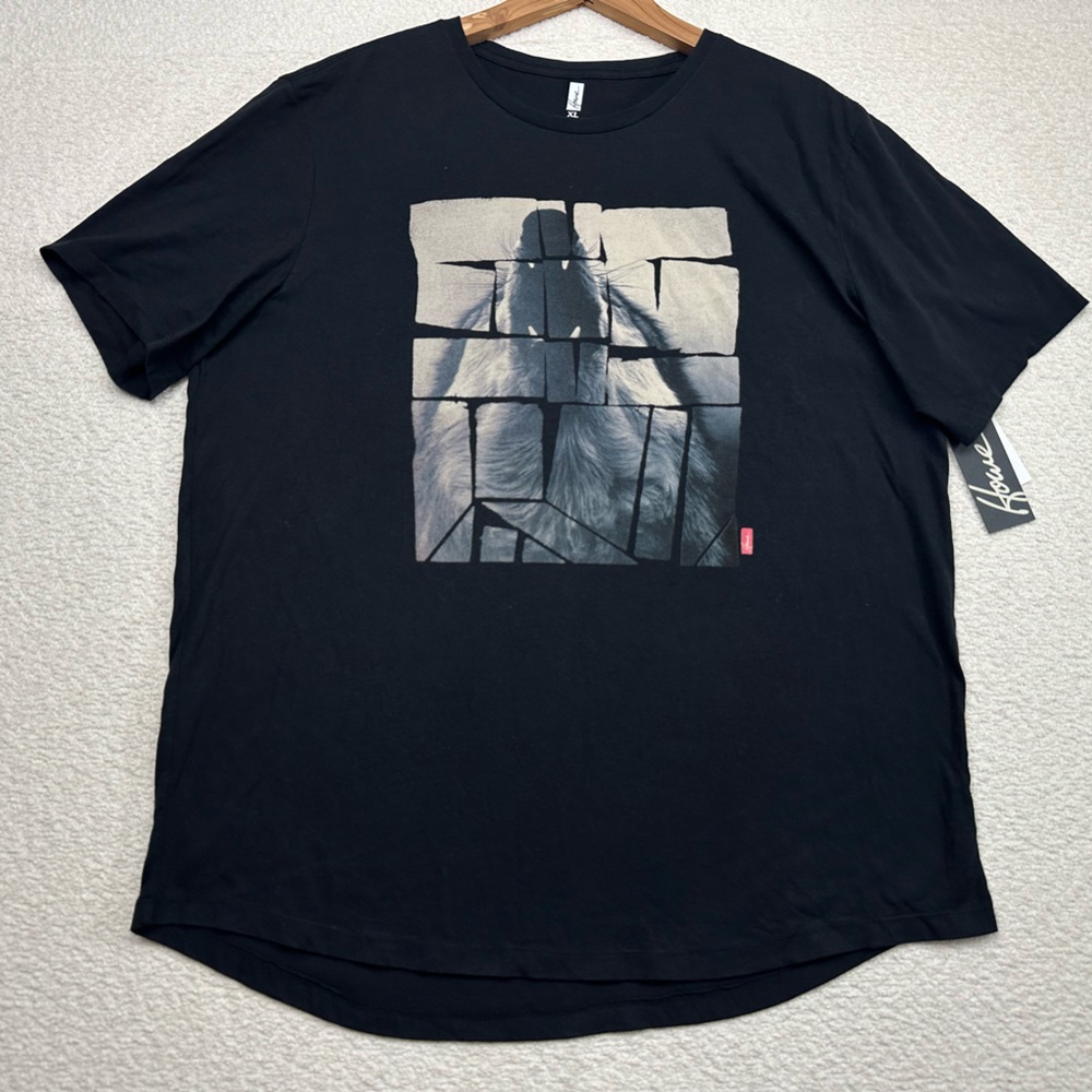Howe Crewneck Graphic Tee Wolf Bark At The Moon Size XL Black New With Tags